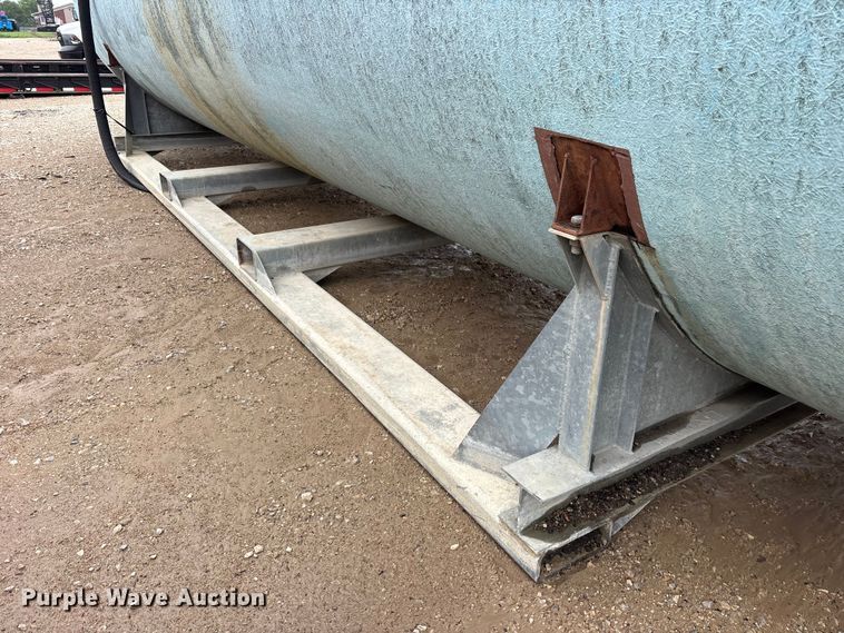 image for item ES8938 10,000 gallon fiberglass tank