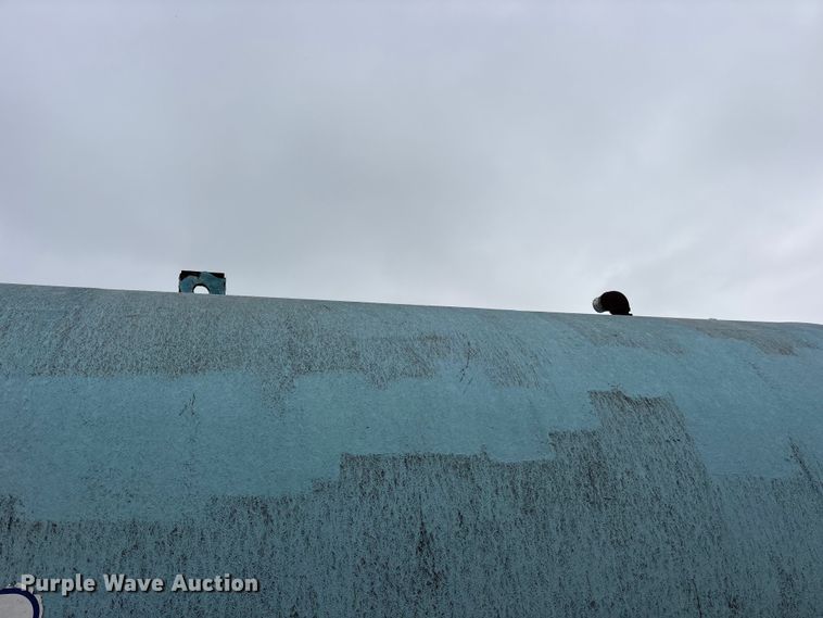 image for item ES8938 10,000 gallon fiberglass tank