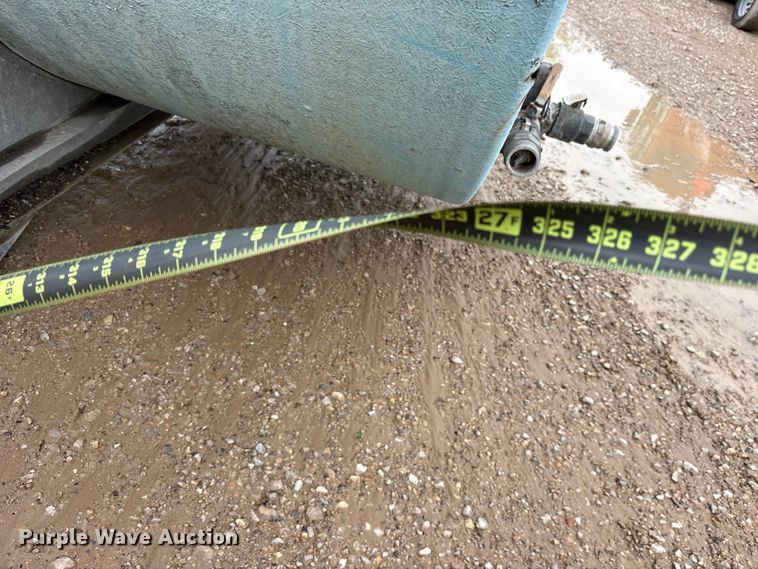 image for item ES8938 10,000 gallon fiberglass tank