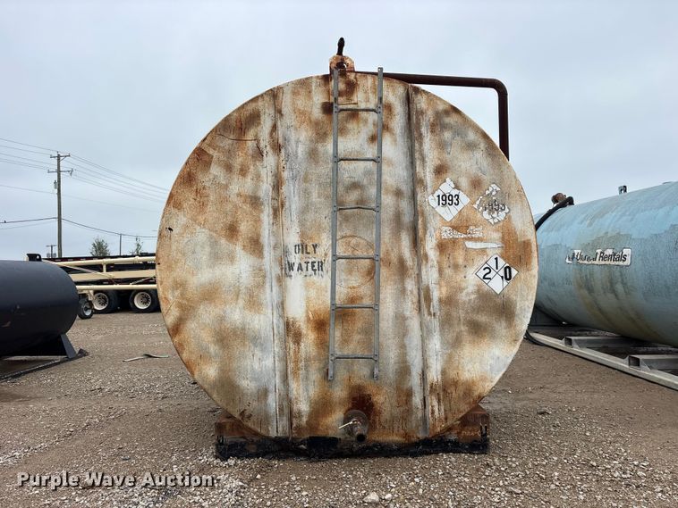 image for item ES8939 10,000 gallon steel tank