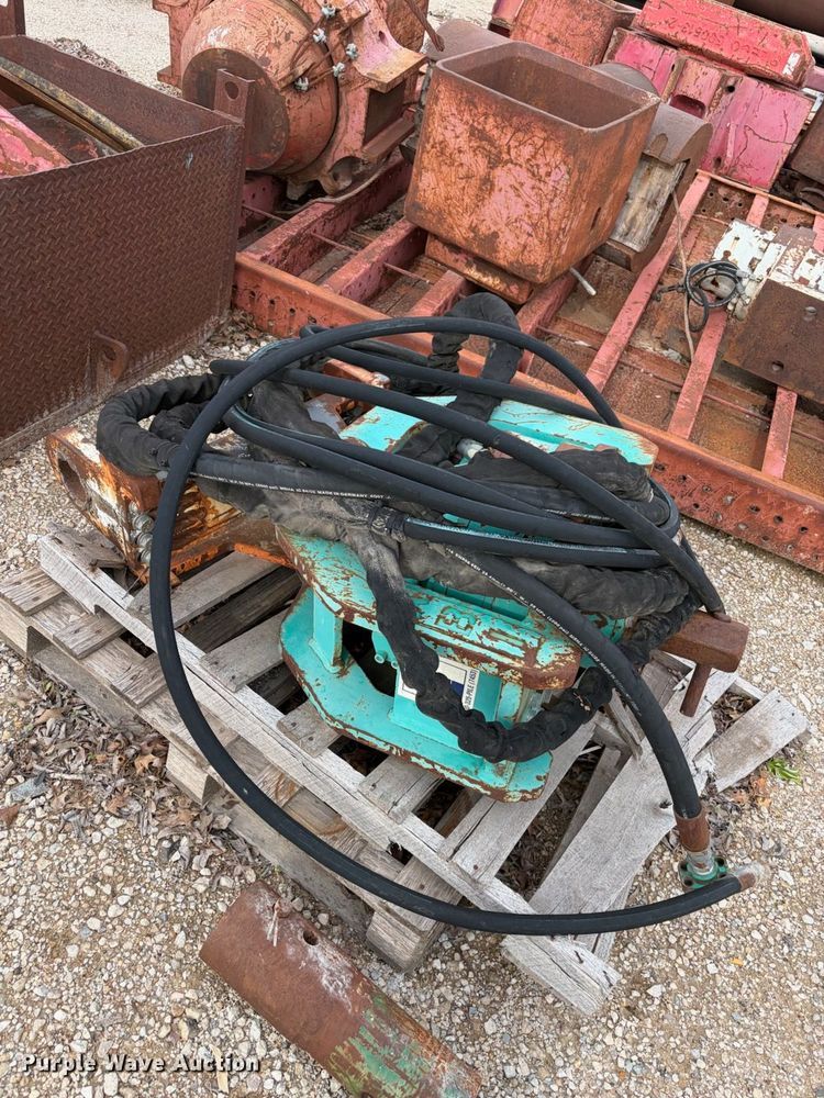 image for item ES8943 2007 ABI BA-2100C pile driver