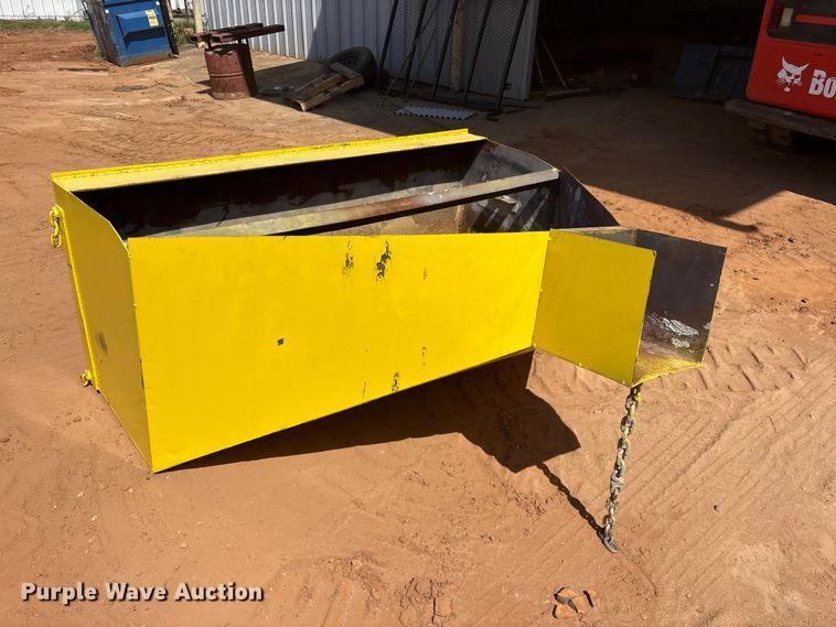 image for item ES8999 2005 Bobcat 300 skid steer auger
