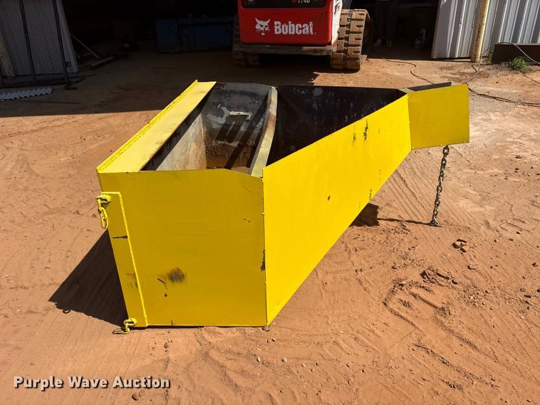 image for item ES8999 2005 Bobcat 300 skid steer auger