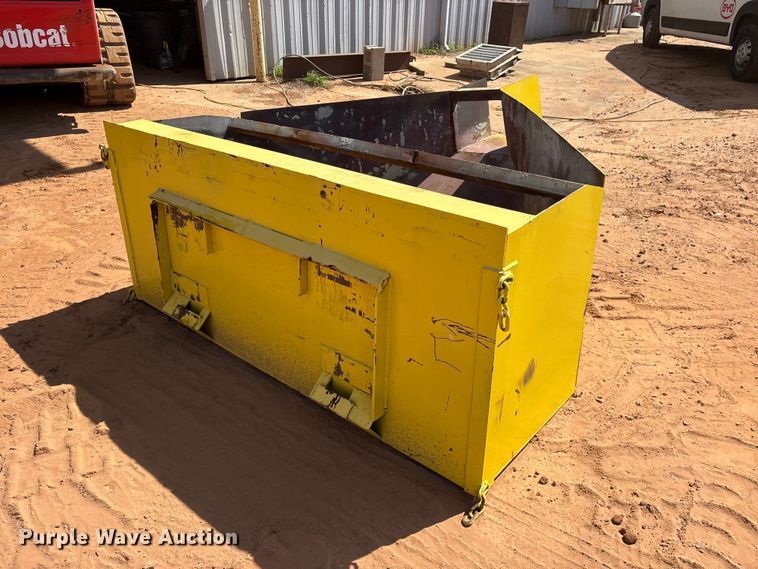 image for item ES8999 2005 Bobcat 300 skid steer auger