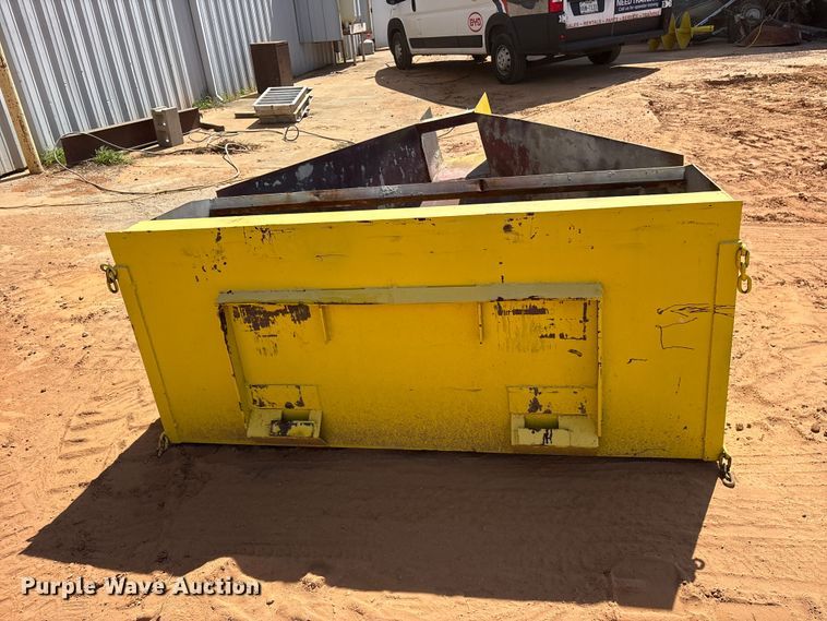 image for item ES8999 2005 Bobcat 300 skid steer auger