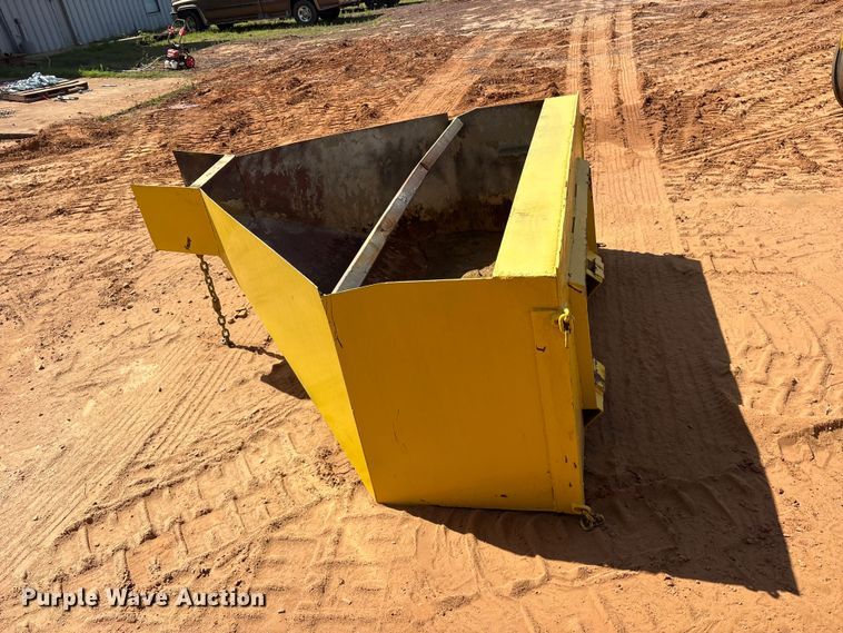 image for item ES8999 2005 Bobcat 300 skid steer auger
