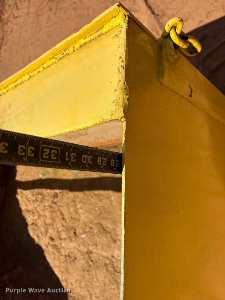 image for item ES8999 2005 Bobcat 300 skid steer auger