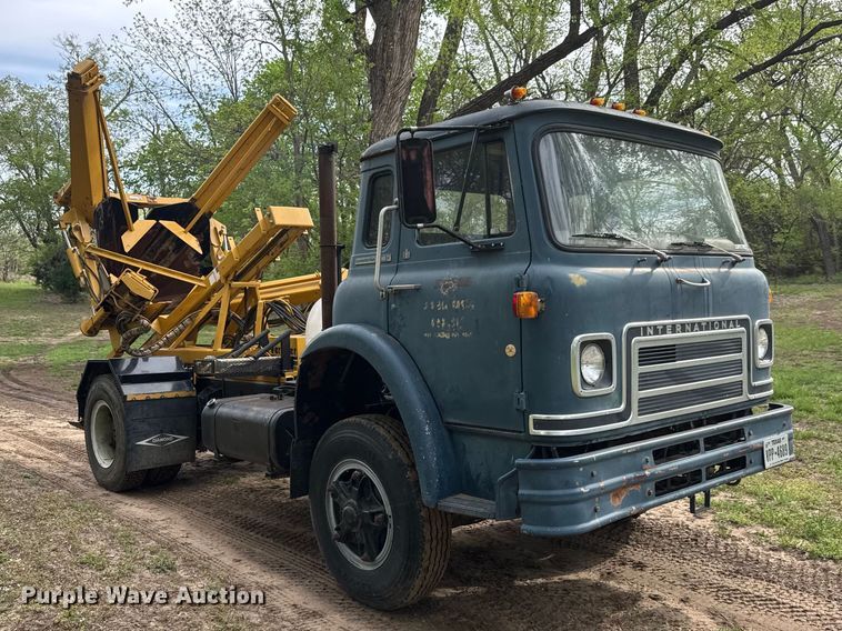 image for item ET1932 1980 International Cargostar 1850 B truck cab and chassis with tree spade