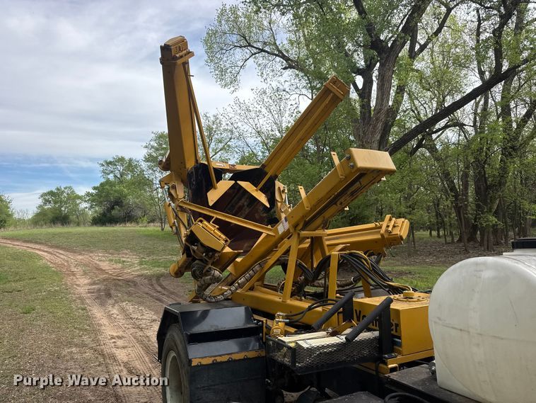 image for item ET1932 1980 International Cargostar 1850 B truck cab and chassis with tree spade