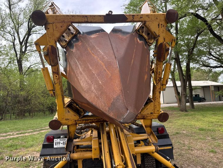 image for item ET1932 1980 International Cargostar 1850 B truck cab and chassis with tree spade