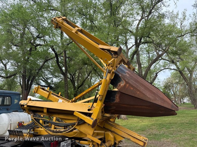image for item ET1932 1980 International Cargostar 1850 B truck cab and chassis with tree spade