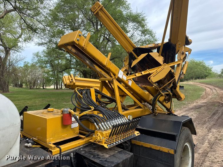 image for item ET1932 1980 International Cargostar 1850 B truck cab and chassis with tree spade