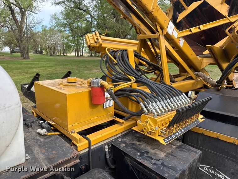 image for item ET1932 1980 International Cargostar 1850 B truck cab and chassis with tree spade