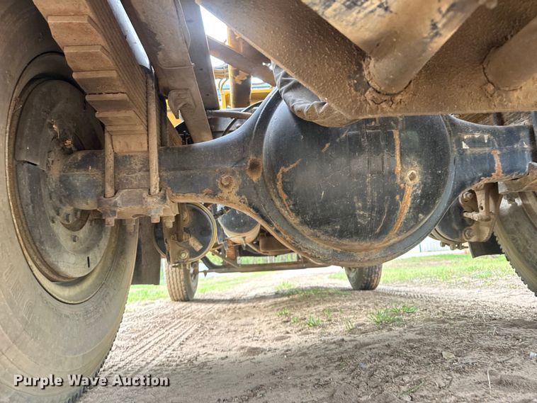 image for item ET1932 1980 International Cargostar 1850 B truck cab and chassis with tree spade