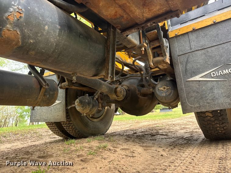 image for item ET1932 1980 International Cargostar 1850 B truck cab and chassis with tree spade