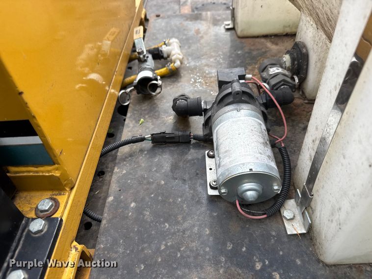 image for item ET1932 1980 International Cargostar 1850 B truck cab and chassis with tree spade