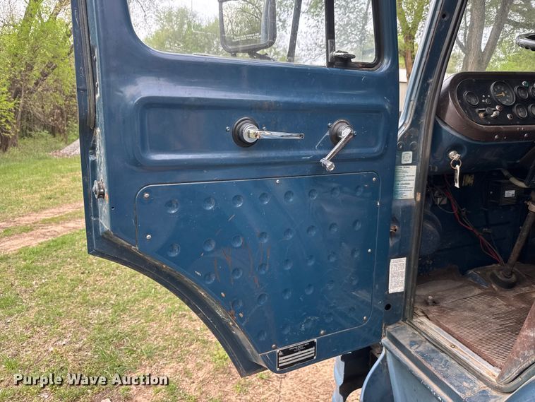 image for item ET1932 1980 International Cargostar 1850 B truck cab and chassis with tree spade