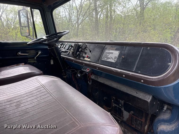 image for item ET1932 1980 International Cargostar 1850 B truck cab and chassis with tree spade