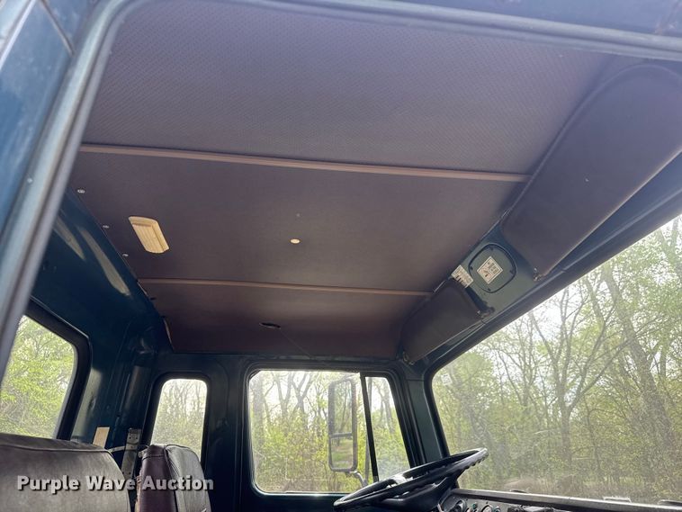 image for item ET1932 1980 International Cargostar 1850 B truck cab and chassis with tree spade