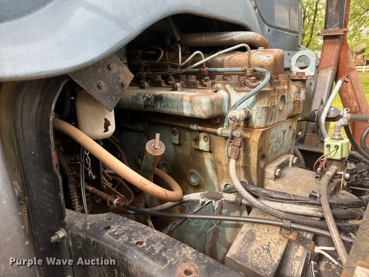 image for item ET1932 1980 International Cargostar 1850 B truck cab and chassis with tree spade