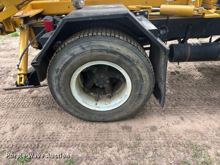 image for item ET1932 1980 International Cargostar 1850 B truck cab and chassis with tree spade