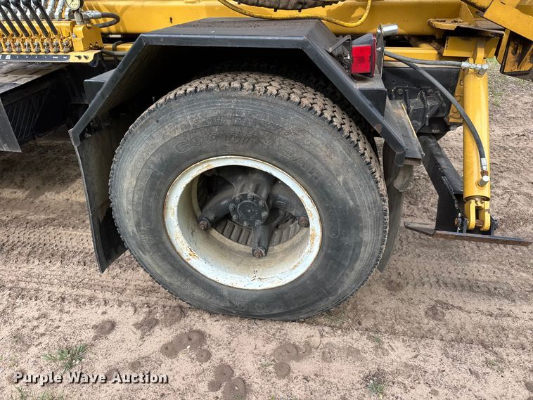 image for item ET1932 1980 International Cargostar 1850 B truck cab and chassis with tree spade