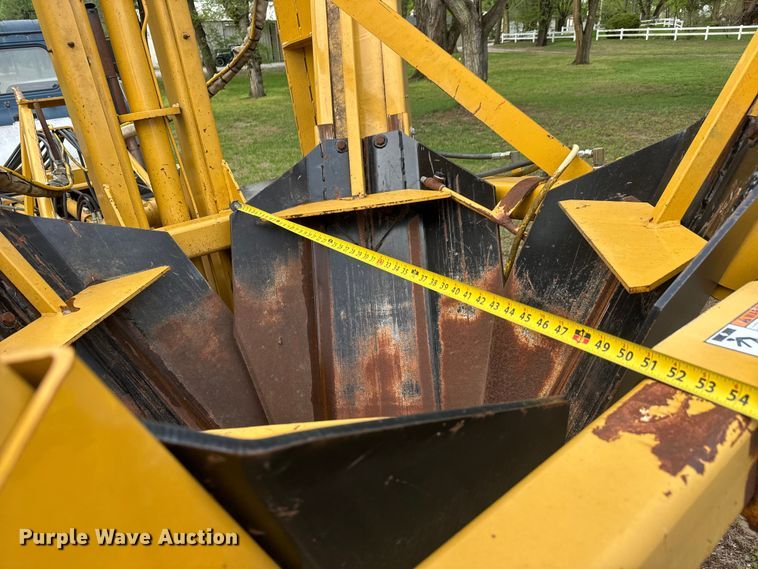 image for item ET1932 1980 International Cargostar 1850 B truck cab and chassis with tree spade
