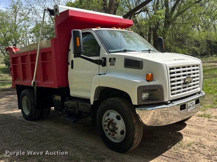 image for item ET1937 2006 Chevrolet C7500 dump truck