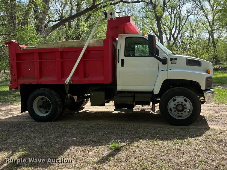 image for item ET1937 2006 Chevrolet C7500 dump truck
