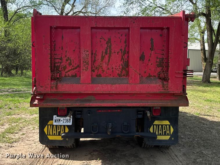 image for item ET1937 2006 Chevrolet C7500 dump truck