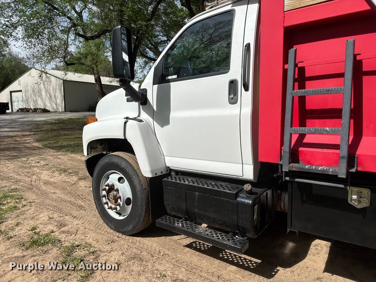image for item ET1937 2006 Chevrolet C7500 dump truck
