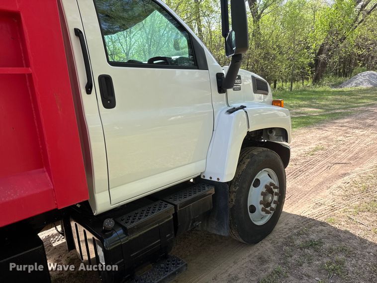 image for item ET1937 2006 Chevrolet C7500 dump truck