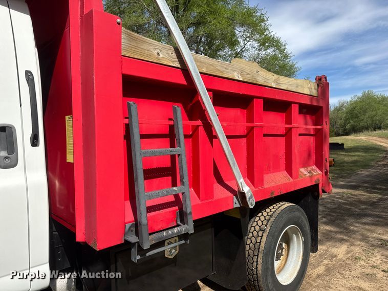 image for item ET1937 2006 Chevrolet C7500 dump truck
