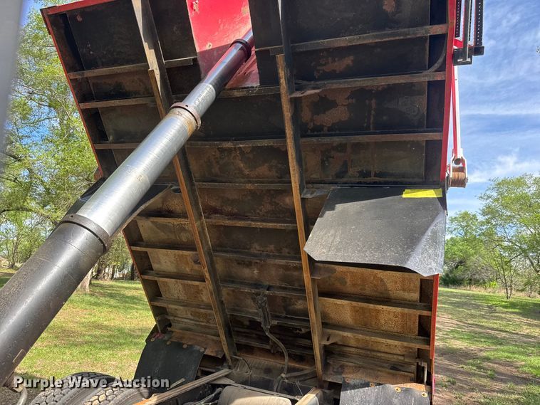 image for item ET1937 2006 Chevrolet C7500 dump truck