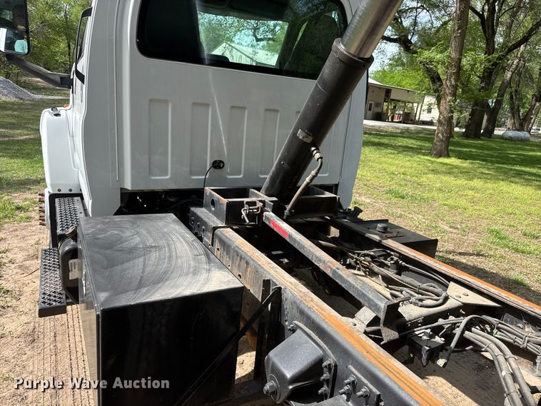 image for item ET1937 2006 Chevrolet C7500 dump truck