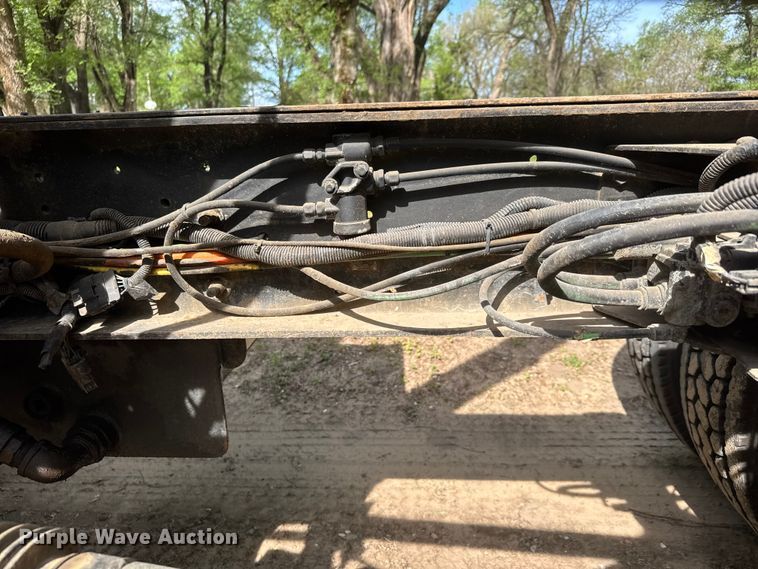 image for item ET1937 2006 Chevrolet C7500 dump truck