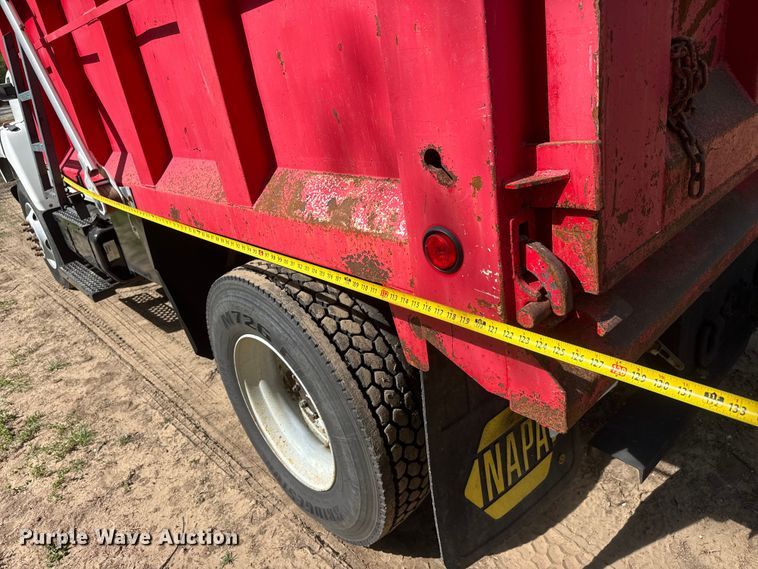 image for item ET1937 2006 Chevrolet C7500 dump truck