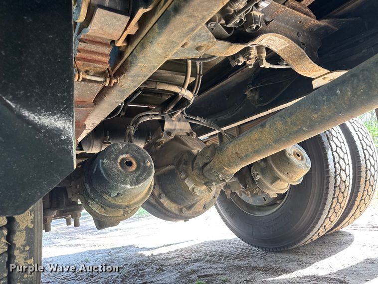 image for item ET1937 2006 Chevrolet C7500 dump truck