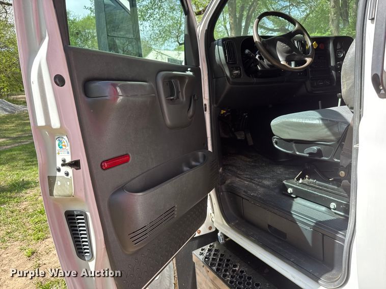 image for item ET1937 2006 Chevrolet C7500 dump truck