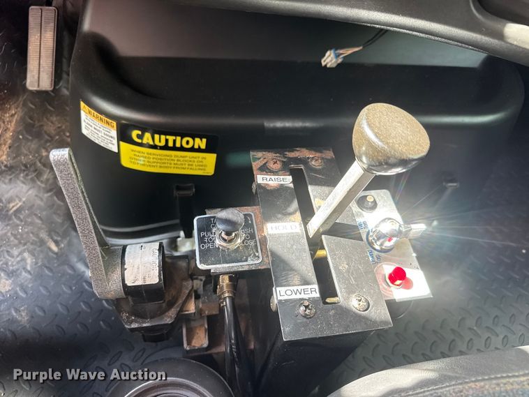 image for item ET1937 2006 Chevrolet C7500 dump truck