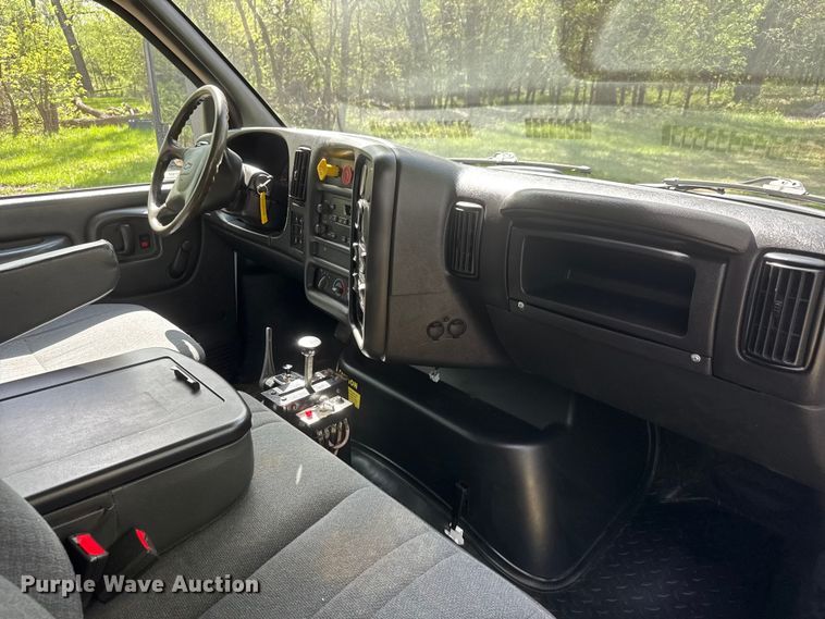 image for item ET1937 2006 Chevrolet C7500 dump truck