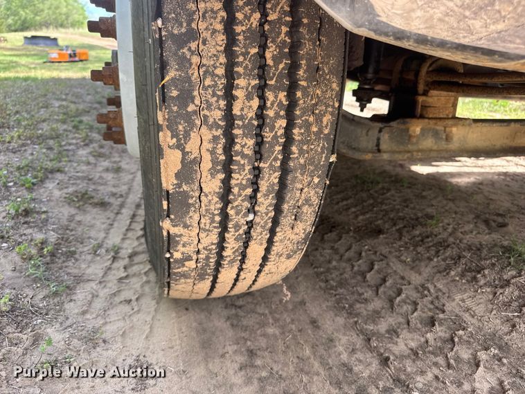 image for item ET1937 2006 Chevrolet C7500 dump truck