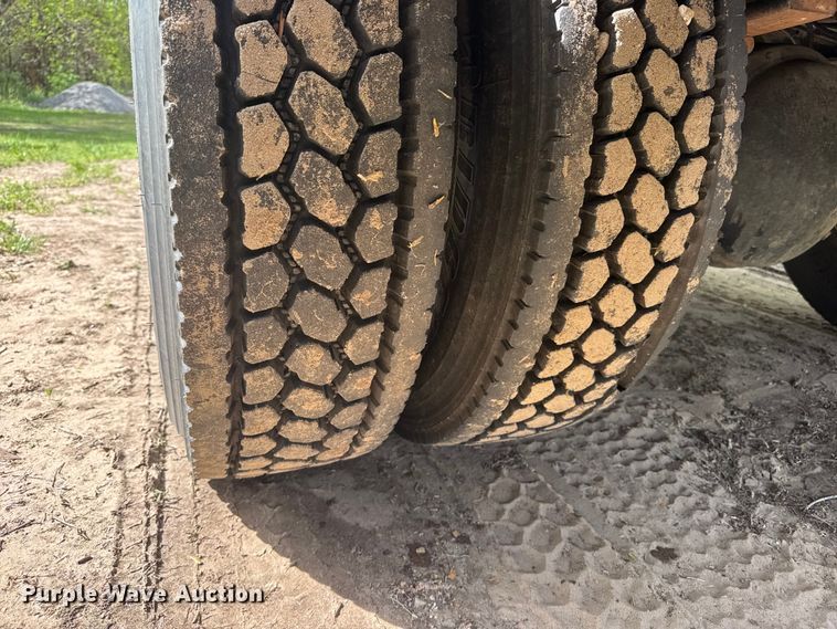 image for item ET1937 2006 Chevrolet C7500 dump truck