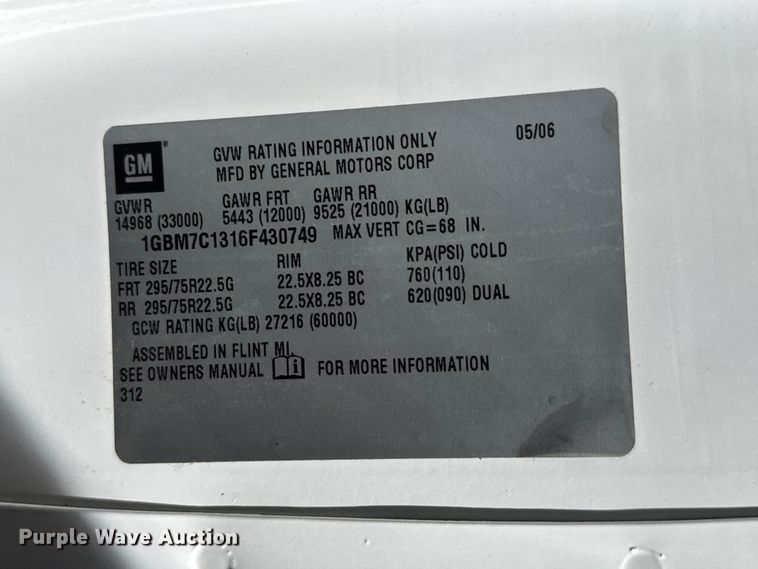 image for item ET1937 2006 Chevrolet C7500 dump truck