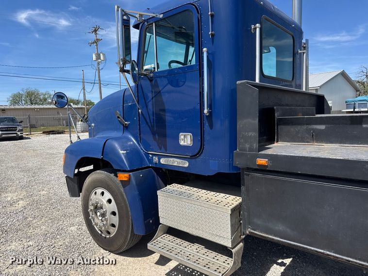 image for item ET1941 1996 Freightliner FLD 112 crane truck