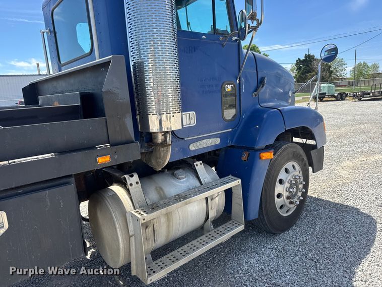 image for item ET1941 1996 Freightliner FLD 112 crane truck