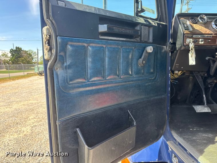 image for item ET1941 1996 Freightliner FLD 112 crane truck