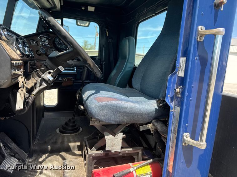 image for item ET1941 1996 Freightliner FLD 112 crane truck