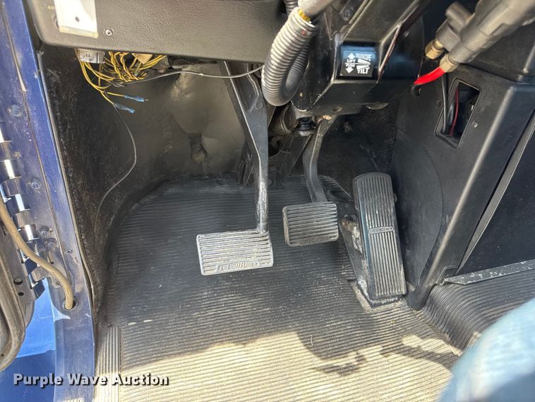 image for item ET1941 1996 Freightliner FLD 112 crane truck