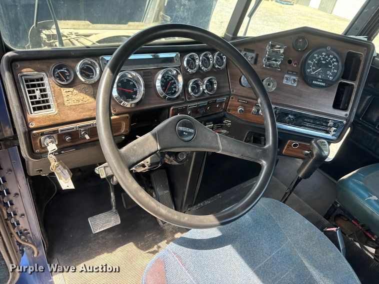 image for item ET1941 1996 Freightliner FLD 112 crane truck